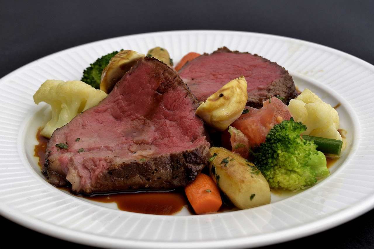 Sous Vide: Chateaubriand--Carved Beef Tenderloin