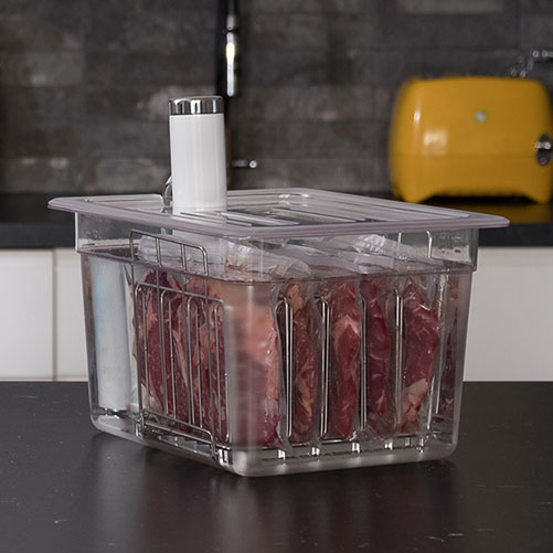 LIPAVI sous vide container with a lid and rack